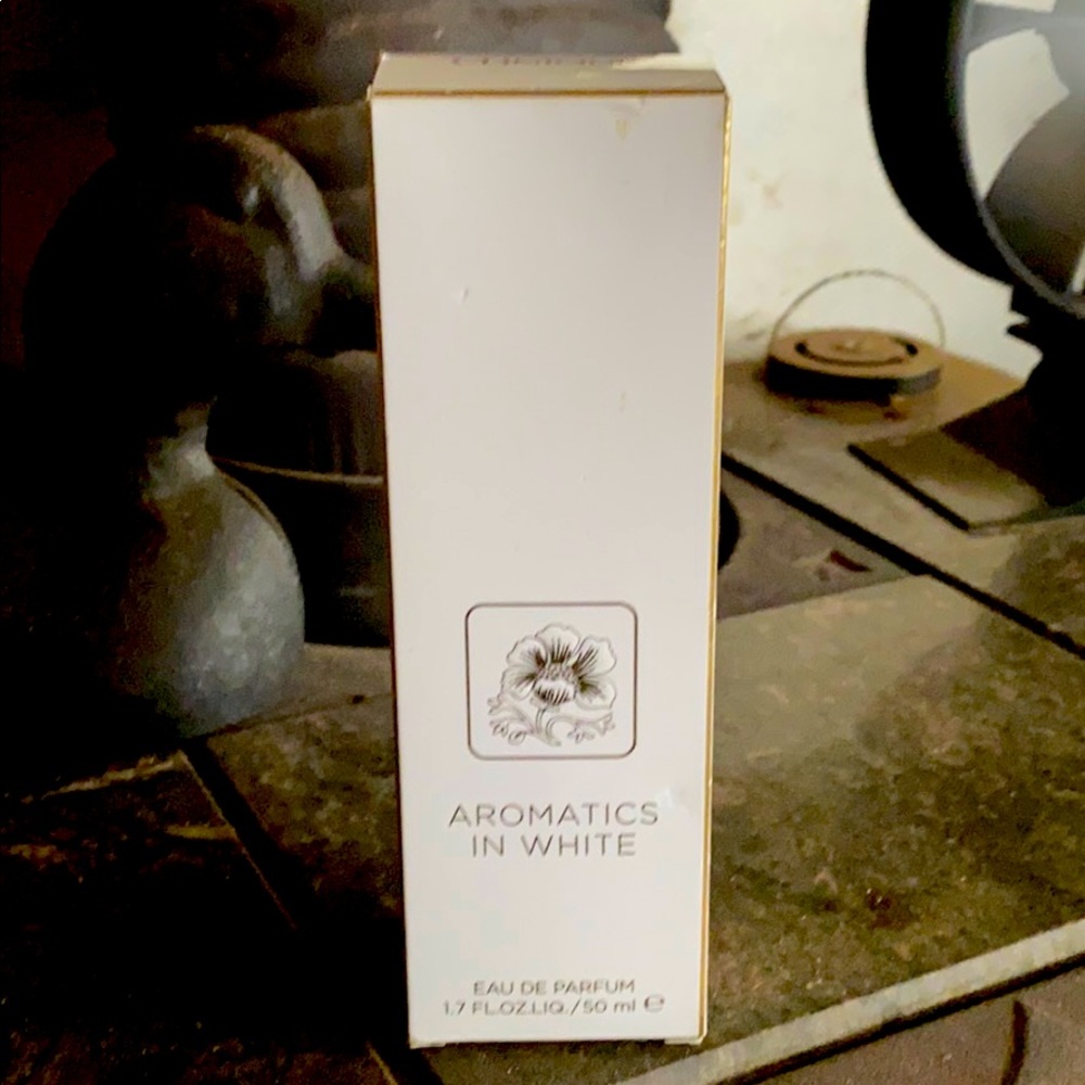 Clinique “Aromatics In White”